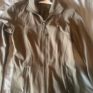 Lululemon size 6 active jacket olive green like new